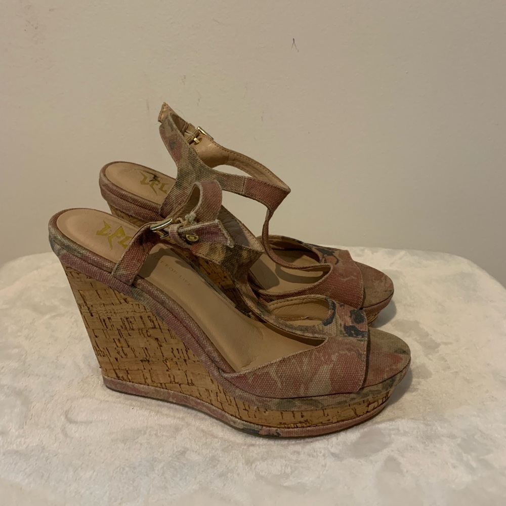 LFL by Lust for Life Wedge Heel 7.5 Floral Print Summer Vacation Bridal Shoes